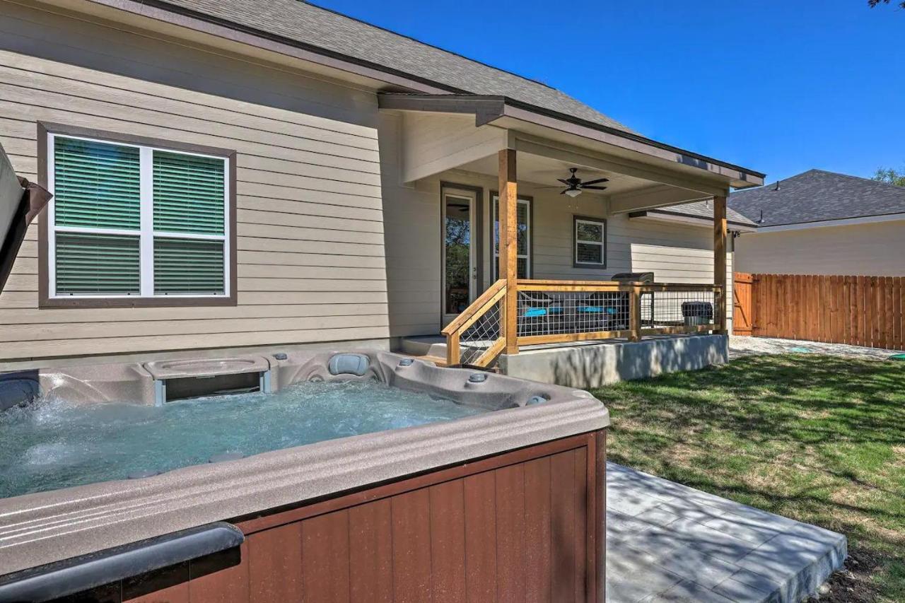 Convenient Cute Cottage Hot Tub Fire Pit Sleeps 6 Canyon Lake Extérieur photo